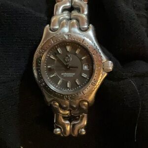Ladies tag heuer watch vintage works great has new battery,